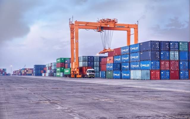 مناولة حاويات بضائع- أرشيفية