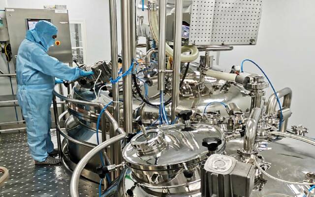 مصنع تابع لشركة الشرق الأوسط للصناعات الدوائية (أفالون فارما)