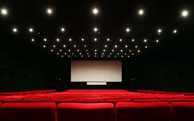 داخل إحدى صالات العرض