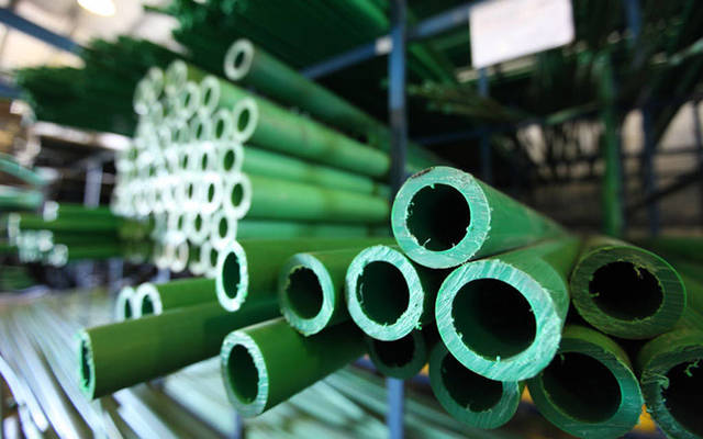 تعمل الشركة في استيراد المواد الخام ومعالجتها وتحويلها الى عبوات وانابيب بلاستيكية جاهزة للاستعمال