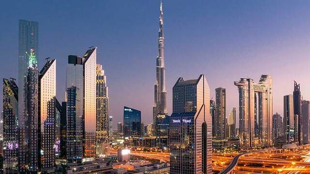 دبي تغرم متعاملين في صندوق ثري أروز