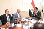 جانب من اجتماع وزير الصناعة مع مسؤولي الشركة