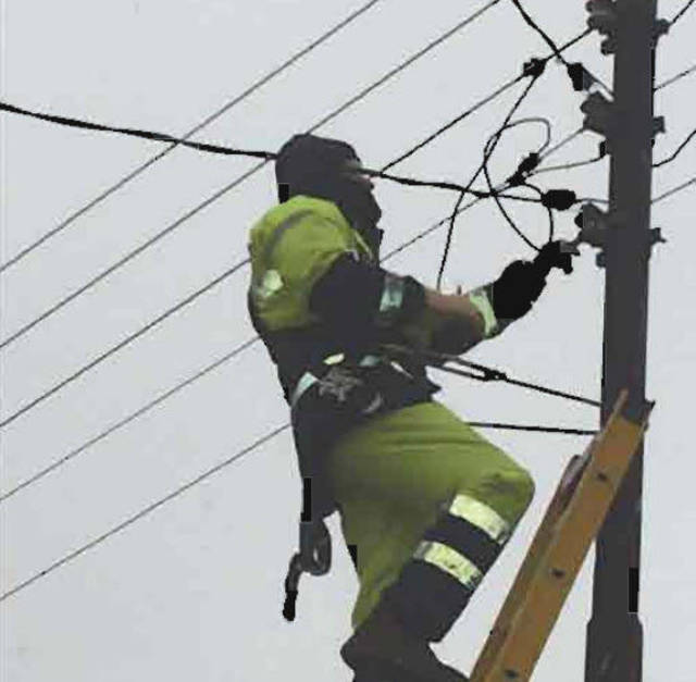 أحد العاملين بشركة كهرباء إربد