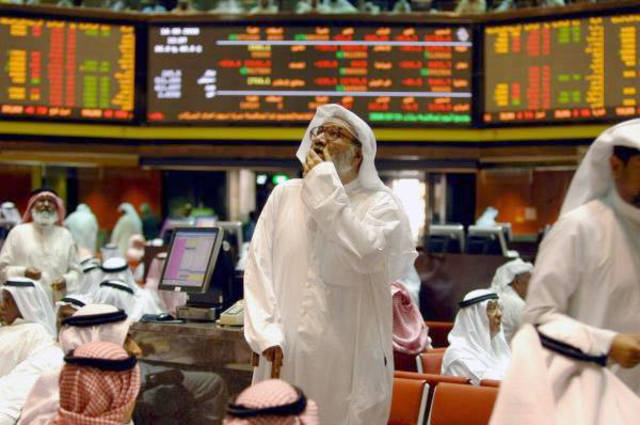 Investors at KSE (Photo Credit: Arabianeye-Reuters)