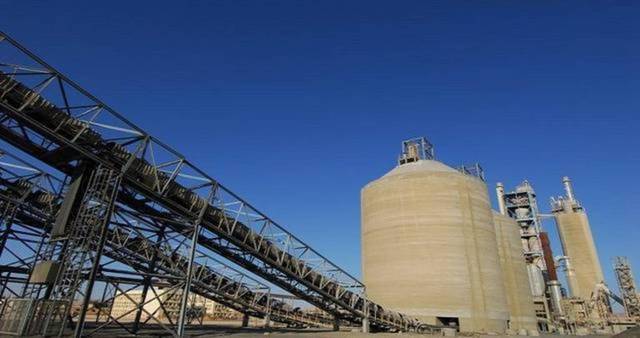 The basic and diluted loss per share settled at AED 0.078